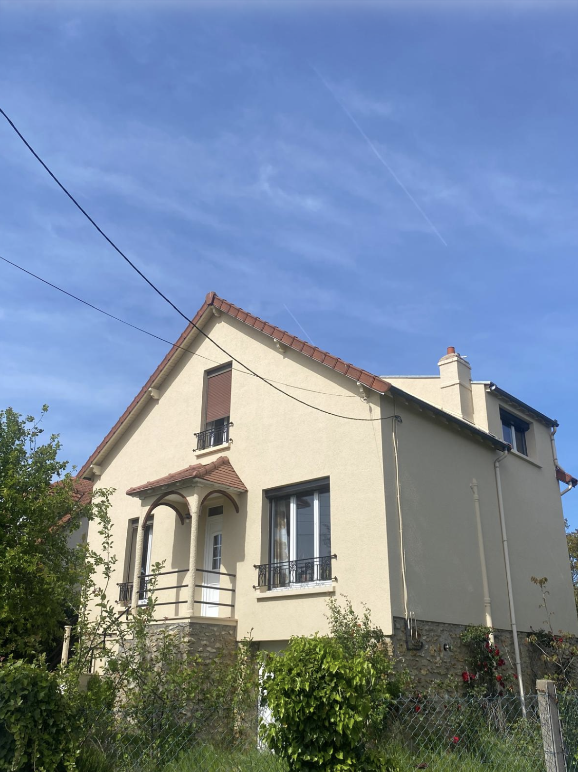 Maison rénovée après travaux de toiture